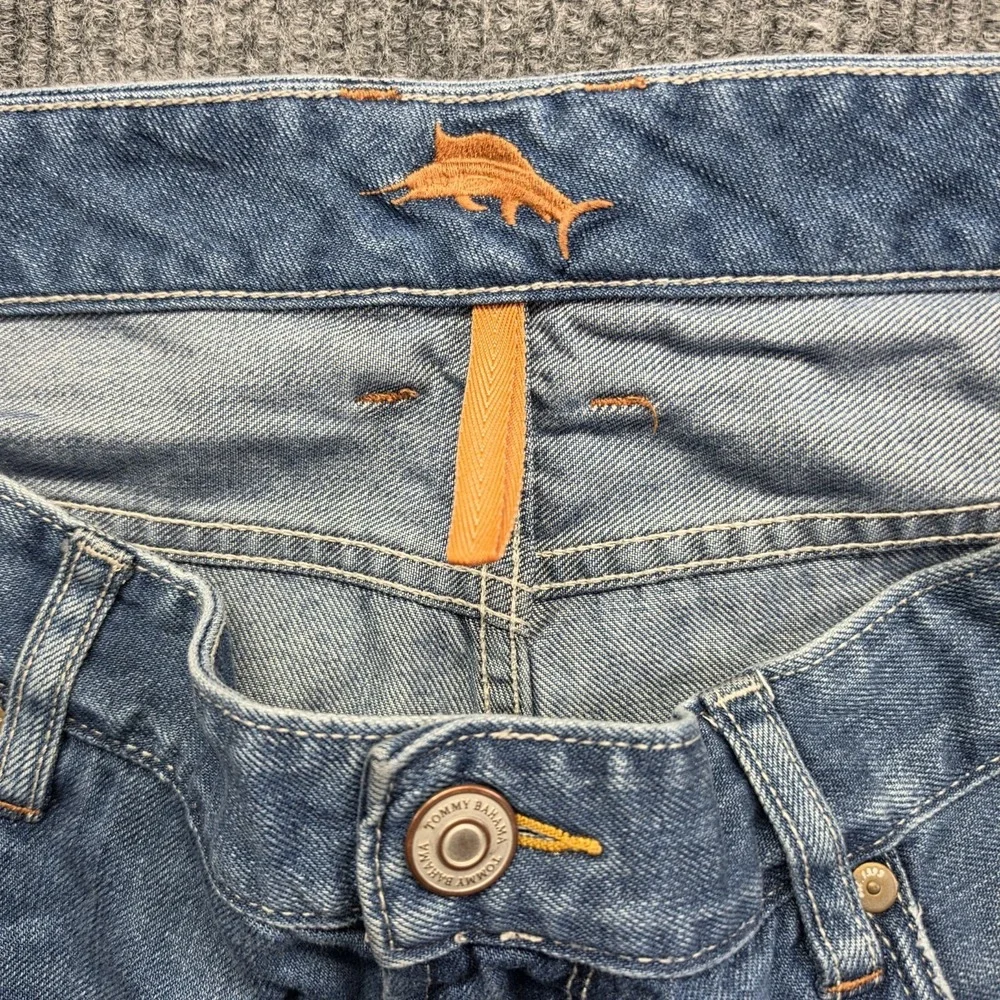 Tommy Bahama Men 42x30 Standard Fit Straight Jeans Blue Denim Tencel Marlin Logo